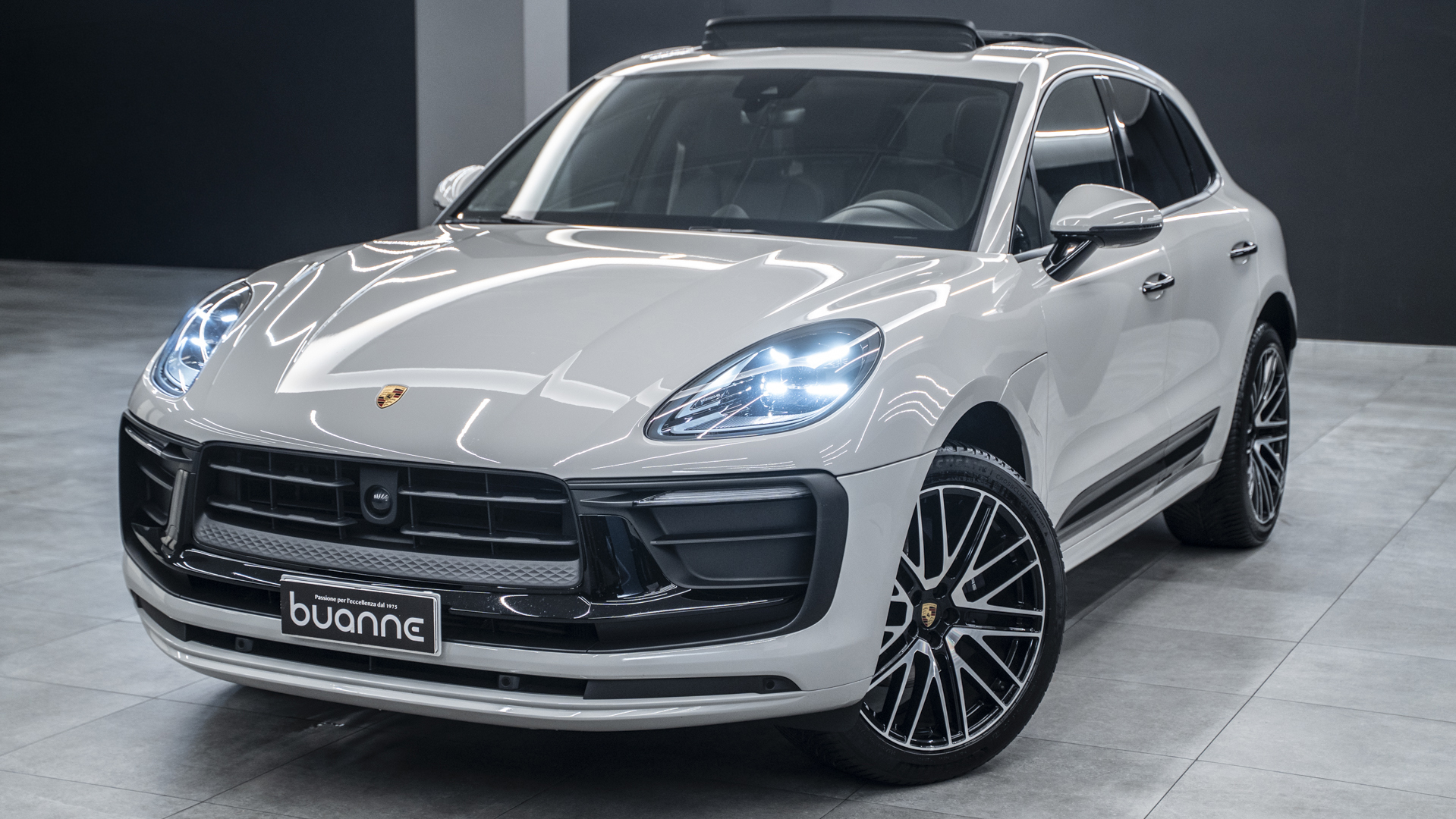 MACAN 